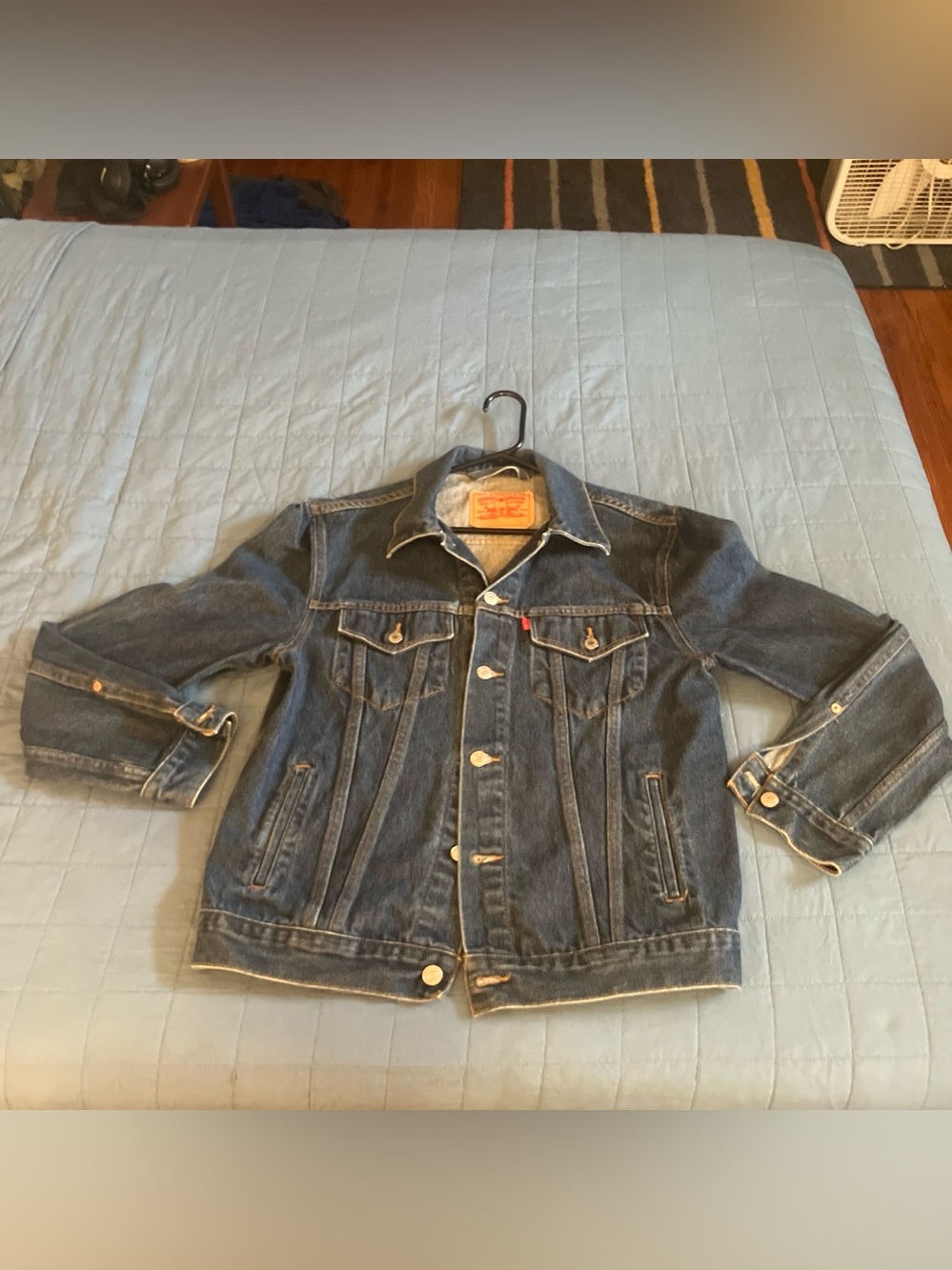 vintage Levi’s dark blue denim jacket men’s large, blank trademark tab
